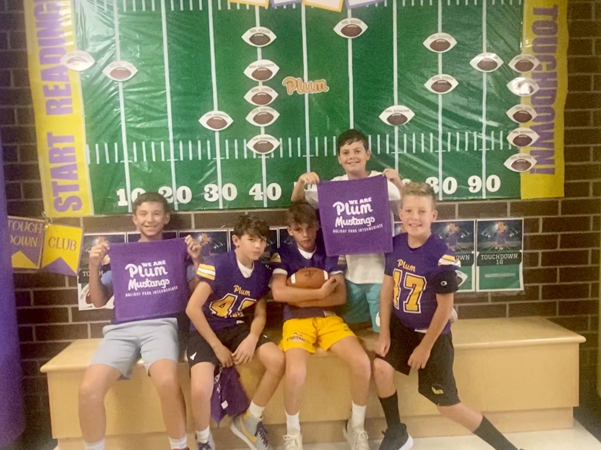⁦Crushing our reading goals while showing our #PlumPride! WE ARE Plum Mustangs! ⁦<a href="/hprl_pbsd/">Holiday Park Reading League</a>⁩ Join our team and tackle a good book! #plumlearns