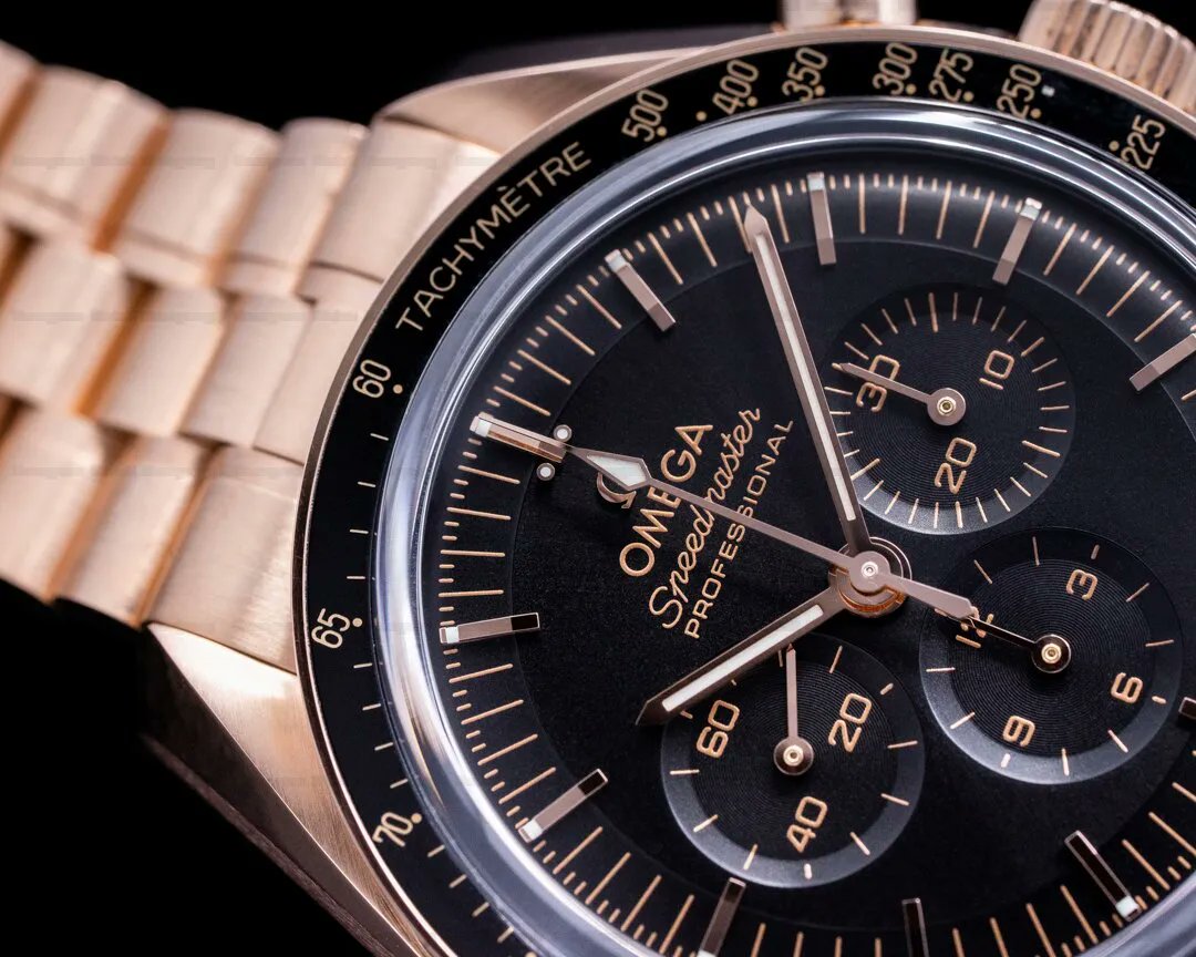 EuropeanWatchCo's tweet photo. Omega Speedmaster Moonwatch Professional Sedna Gold UNWORN. https://t.co/vvIXKGG98Y 

#Omega                  
#SpeedmasterMoonwatch                                      
#Horology
#Omega31060425001001 https://t.co/9Y38t9NzQY