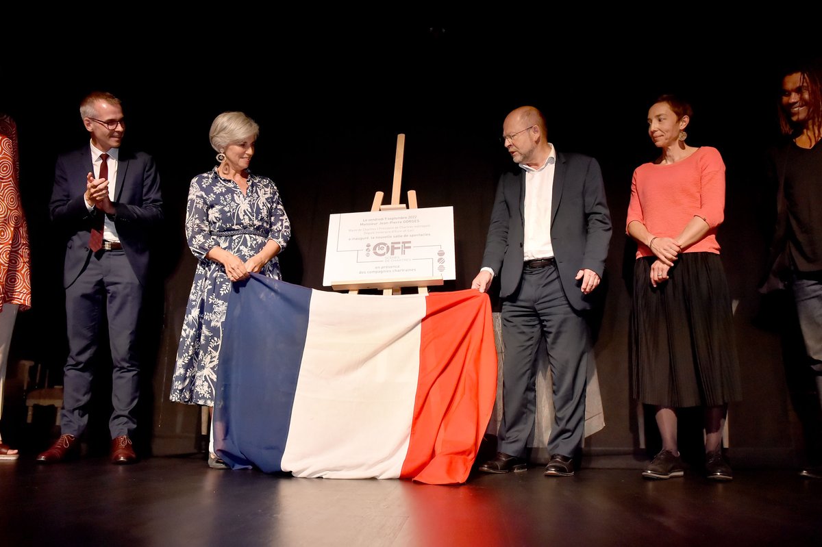 VilledeChartres's tweet photo. Le OFF, nouvelle scène théâtrale des compagnies de #Chartres, vient d'être inauguré 🎊 Venez vous aussi le découvrir les 10 et 11 septembre au cours de ses portes ouvertes ! Visites guidées et spectacles gratuits sont au programme ► https://t.co/vvVnnYj05k 🎭 #LeOFF #Théâtre https://t.co/YT7EXZvdfJ