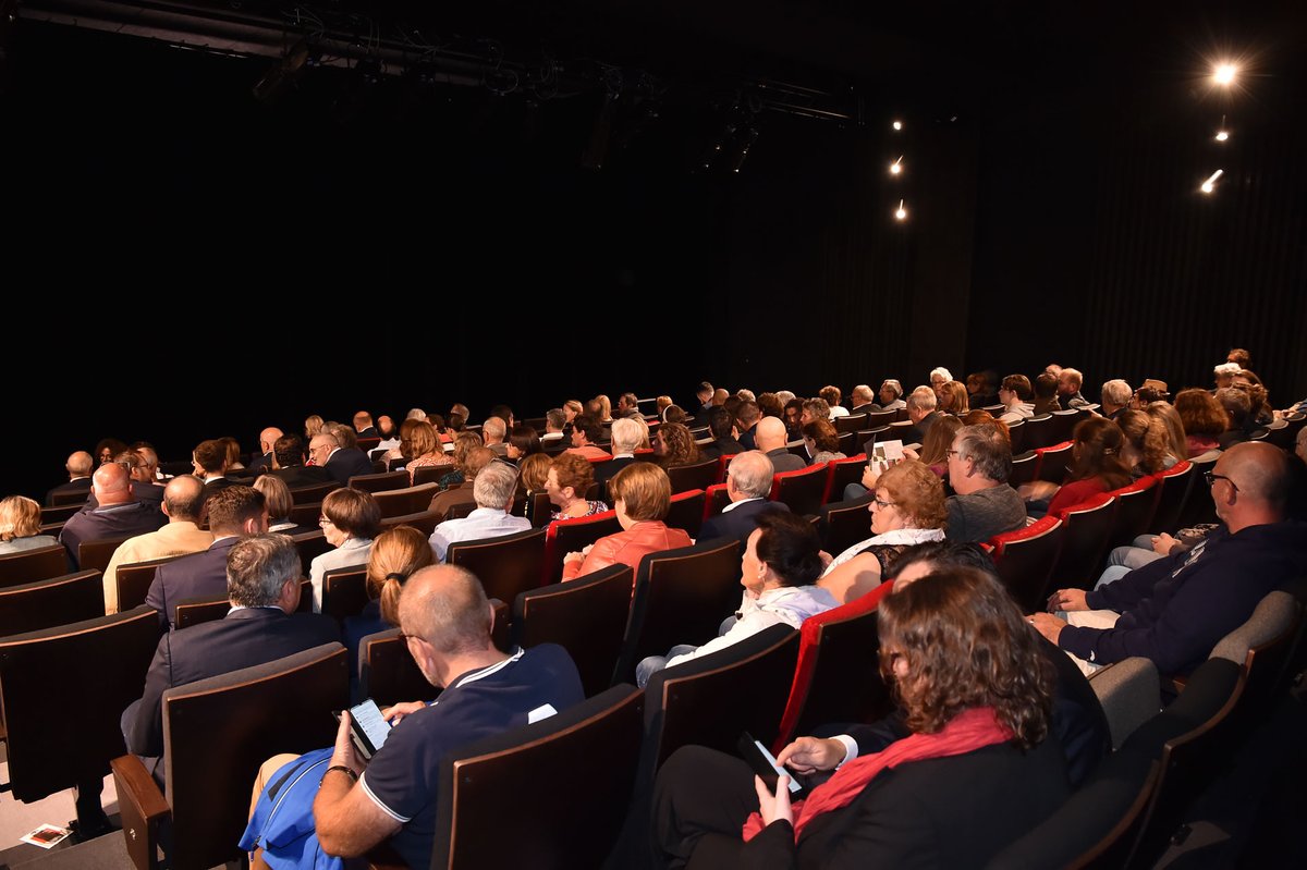 VilledeChartres's tweet photo. Le OFF, nouvelle scène théâtrale des compagnies de #Chartres, vient d'être inauguré 🎊 Venez vous aussi le découvrir les 10 et 11 septembre au cours de ses portes ouvertes ! Visites guidées et spectacles gratuits sont au programme ► https://t.co/vvVnnYj05k 🎭 #LeOFF #Théâtre https://t.co/YT7EXZvdfJ