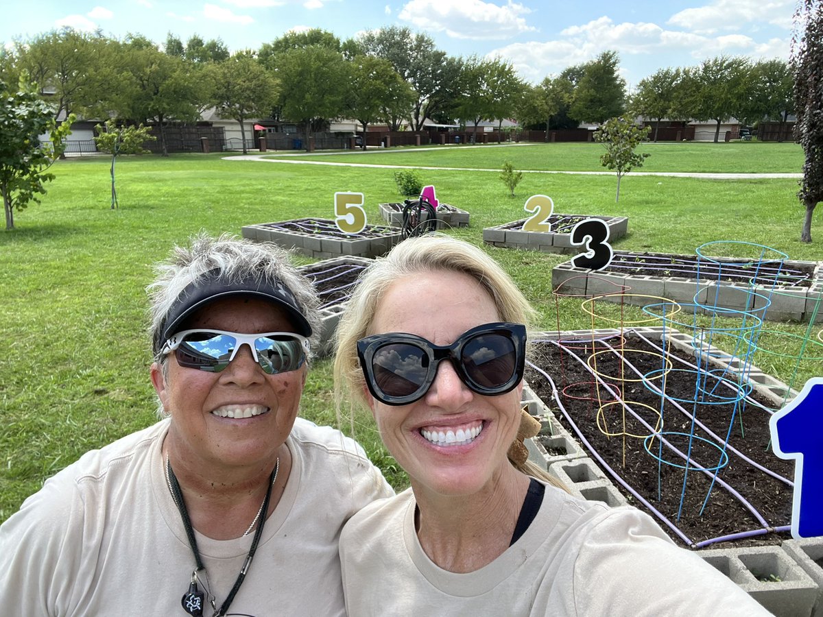 WaytoBeK3's tweet photo. Today was a GREAT garden day for @CCEColts kids!  K-5 was invited to help plant our garden and given the responsibility to help it grow!  My ❤️ is FULL! 
@ccePErocks is the ULTIMATE volunteer! @CISDFarmerLarry @CISD_Science @CISDNutrition 
🥦 🥬 🥕 https://t.co/yW9WSS5jUj