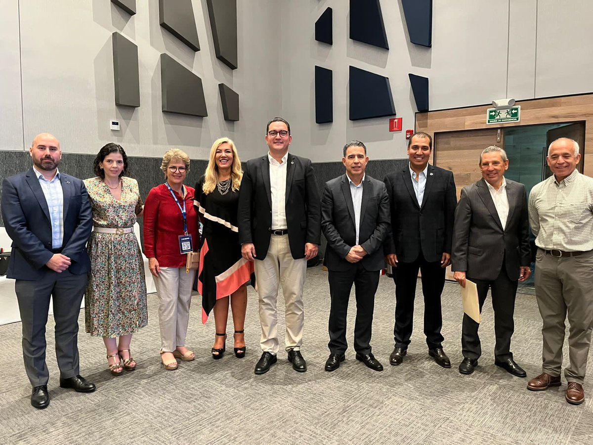 JACentenoR's tweet image. En el marco del 2do. #CNMI2022 firmamos un convenio tripartito entre @ema_ac, el Gobierno de Baja California y @CANACINTRAMex. 

Seguimos generando alianzas que beneficien a las y los industriales de México. 🤝🏻