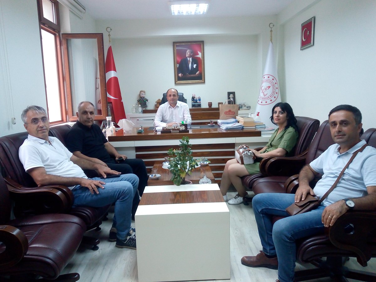KemalpasaMem's tweet photo. Kemalpaşa Çay Fabrikası Müdürümüz Ömer Özdemir, çalışma arkadaşları İlçe Milli Eğitim Müdürümüz Adem Cengiz'i ziyaret ettiler.
@tcmeb @AdemCENGIZ08 @FahriAcar08 @YilmazDoruk29 @fehmirasimcelik @nznsener
@tuncay_morkoc @artvinpost @KemalpasaArtvin  @Sevdamizartvinn https://t.co/cYd6bMEWF1