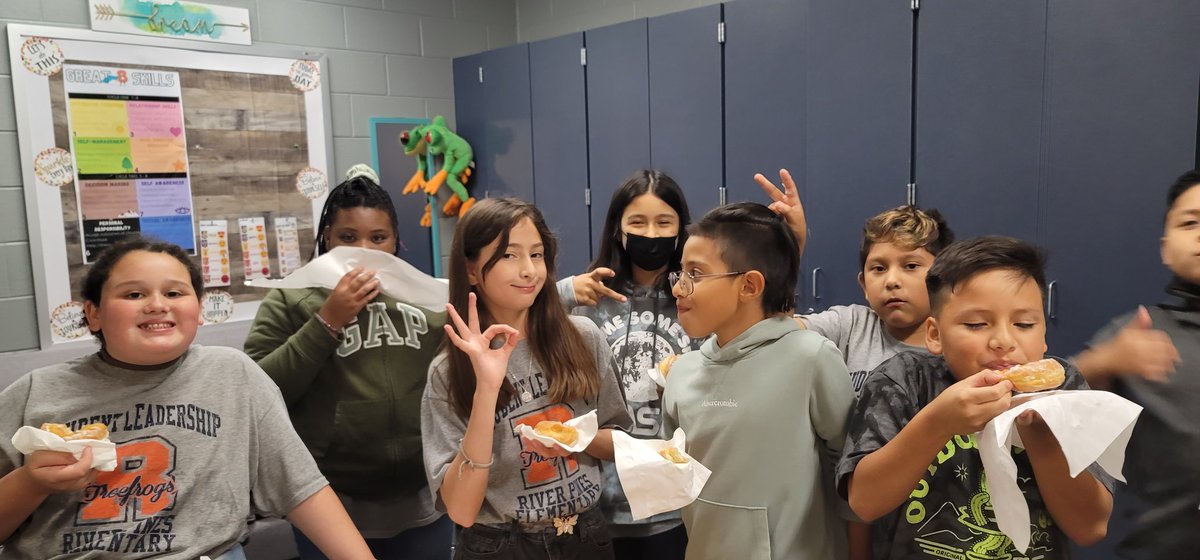 Student Leadership celebrates their first week of service with donuts! <a href="/HumbleISD_RPE/">River Pines Elementary</a>