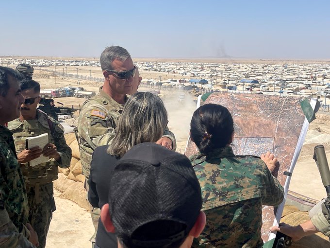 CentcomTurkish's tweet photo. General Michael “Erik” Kurilla, 9 Eylül'de el Hol Kampını ziyaret ederken https://t.co/WfWmqqkO6V https://t.co/gJY9HEbMCi