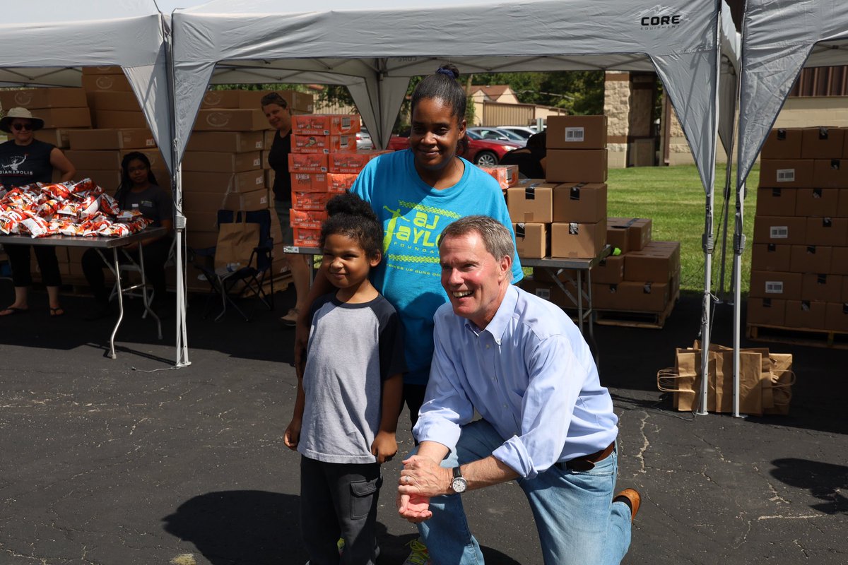 Early this year <a href="/IndyOPHS/">Indianapolis OPHS</a> awarded $2.4m in ARPA funding to <a href="/MFBIndy/">Midwest Food Bank</a>. With that support, MFB has partnered with critical community stakeholders like <a href="/EasternStarIndy/">Eastern Star Church</a> for pop-up food distributions across Marion County.