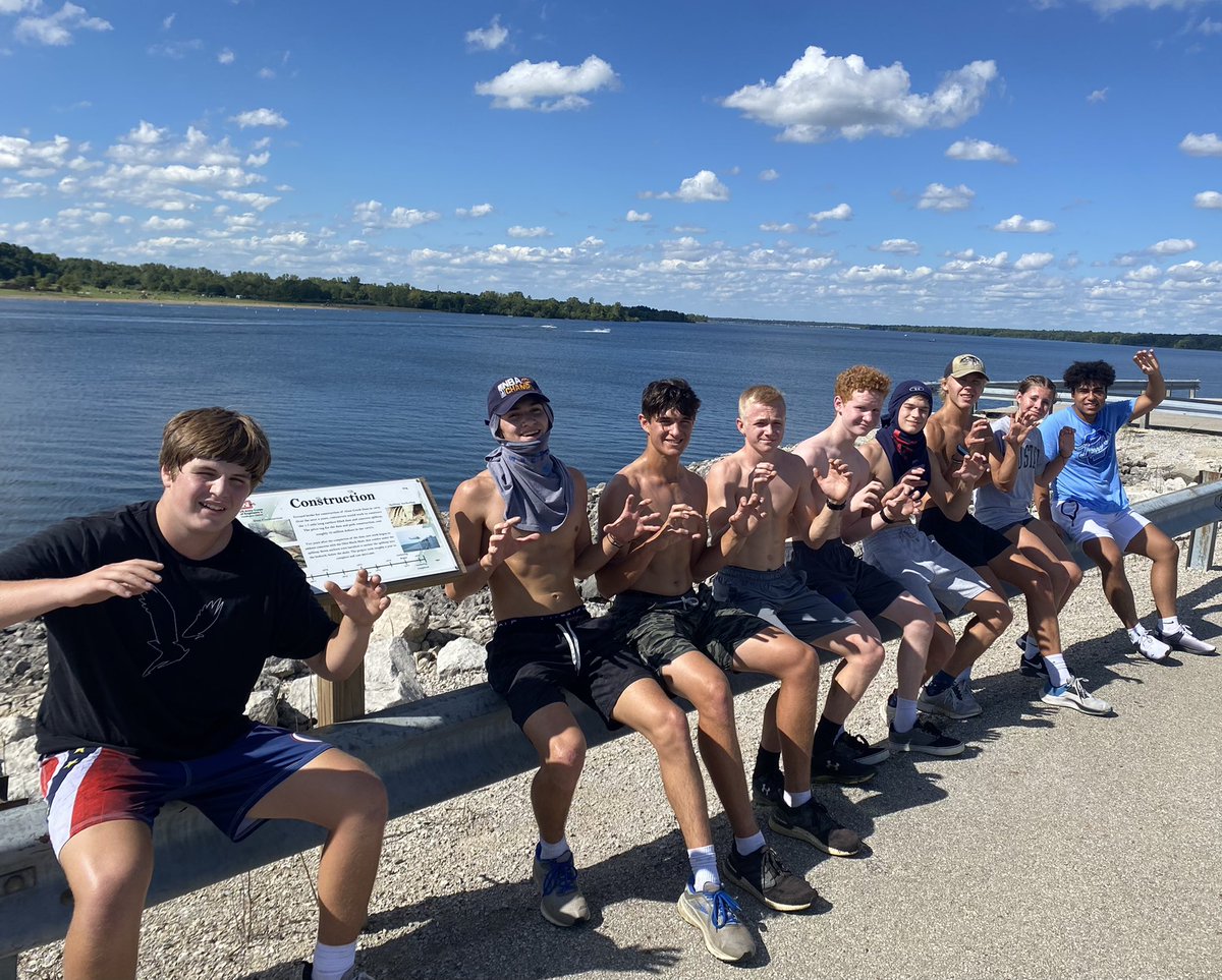 OBHSWrestling's tweet photo. Top of the Dam! #ClawsUp #OniKuma #NowDoitagain #Family https://t.co/UV6wdcsSX5