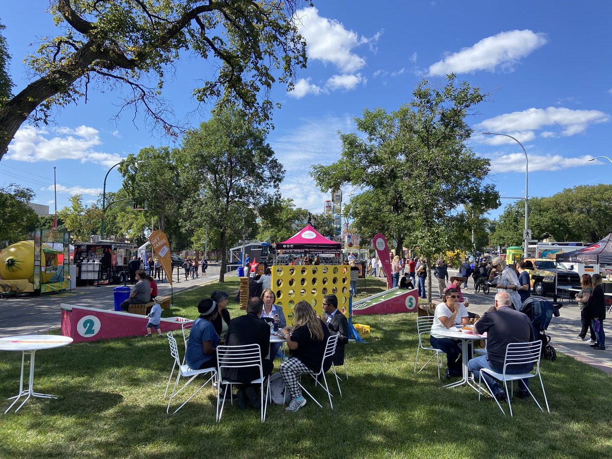 The dude got a 2nd visit to <a href="/ManyFestWpg/">ManyFest</a> and he approves of <a href="/300MainWinnipeg/">300 Main Winnipeg</a>’s Pup Patio! Off leash area, ropes, agility and you can bring your 🍺 inside! Busy lunch hour with tons of downtown workers enjoying the sunshine in the <a href="/DowntownWpgBIZ/">Downtown Winnipeg BIZ</a>. #finditdowntown