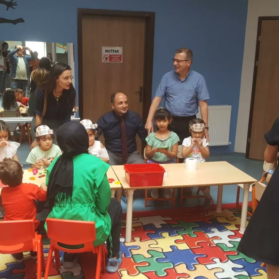 KemalpasaMem's tweet photo. İlçe Milli Eğitim Müdürümüz Adem Cengiz, 15 Temmuz Anaokulu'muzu ziyaret ederek, okula uyum etkinliklerine katılan öğrencilerimizle bir araya geldi.

@tcmeb @AdemCENGIZ08 @FahriAcar08 @YilmazDoruk29 @fehmirasimcelik @nznsener
@tuncay_morkoc @KemalpasaArtvin  @Sevdamizartvinn https://t.co/w0Df37x36a