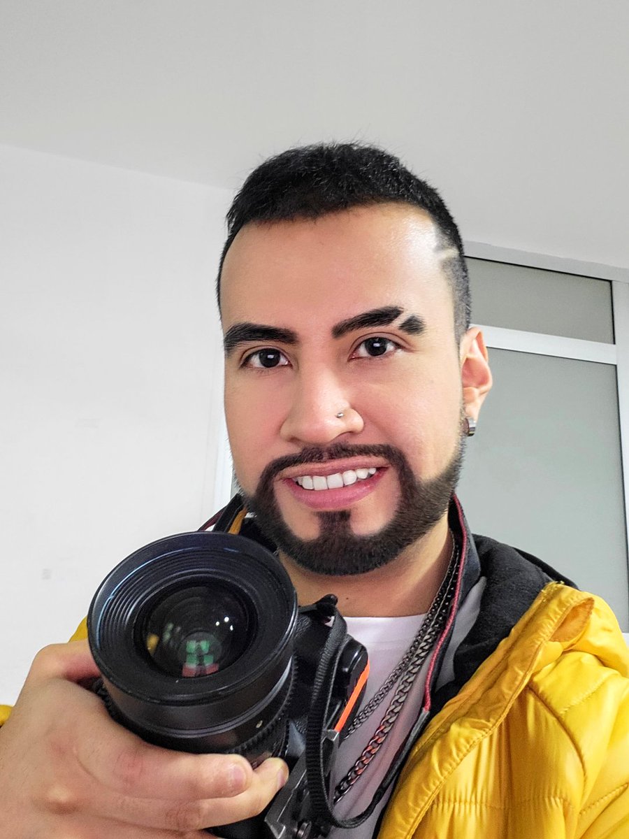 WilliamBastianM's tweet photo. Photos! 😎📸
#studio #urban #recording #porttrait #picoftheday #pic #samsungzflip3 #bogota #music #beat #musica #new #newsound #single #poplatino #colombia🇨🇴 https://t.co/tAzhL6a6Oq