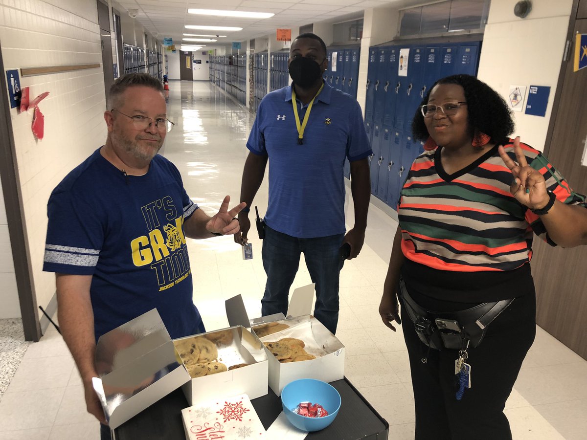 Jackson_Vikings's tweet photo. Admin team showing love to our staff today with some warm cookies! We love our teachers! https://t.co/mw4a0LMYVD