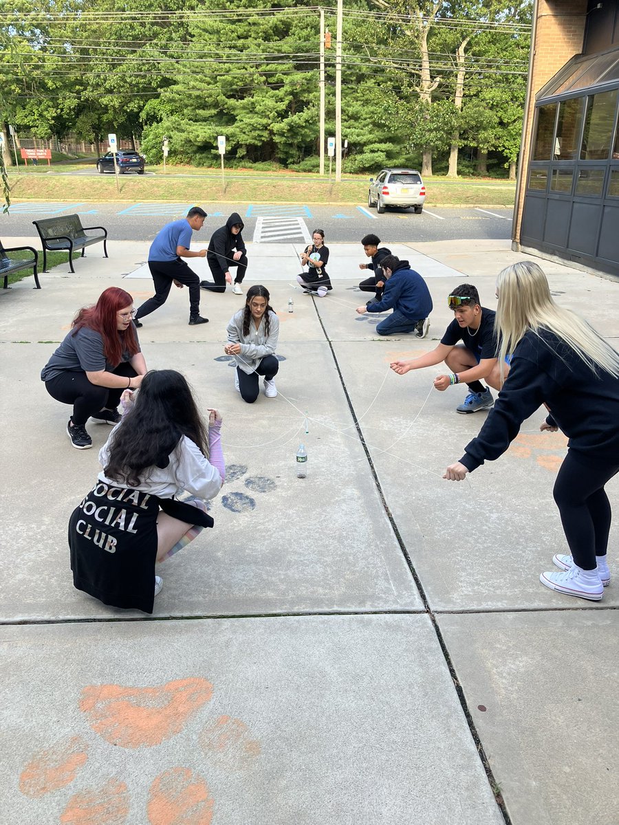MHSNXC_Track's tweet image. Biology students worked well together learning the importance of communication skills during our “dunk the marker” STEM activity this week. #mtpspride #mtpssci #stem