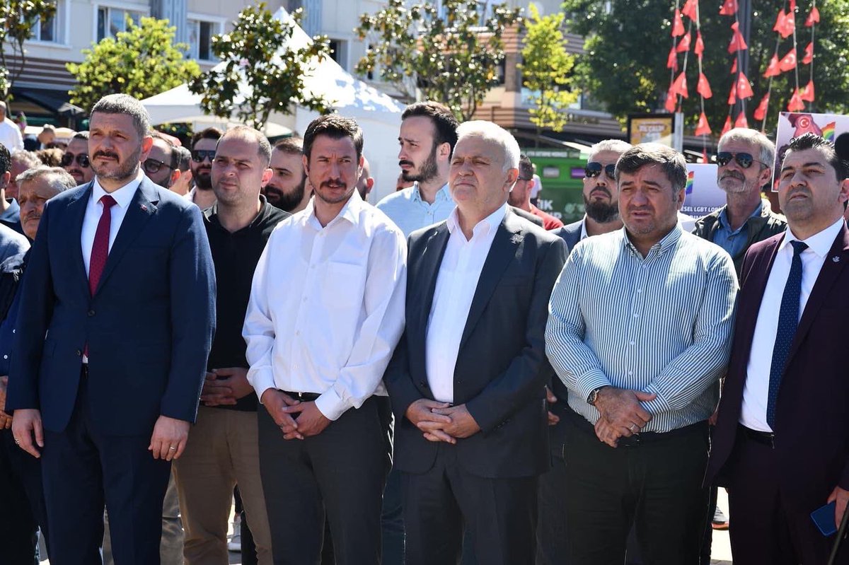Millet olarak ‘Küresel Emperyalist Lgbt Lobisinin’ dayatma ve propagandalarla aile yapımızı çökertmesine, sapkın fiilleri yaygınlaştırmasına ve neslimizi cinsiyetsizleştirerek dönüştürme operasyonuna biiznillah müsade etmeyeceğiz!🇹🇷