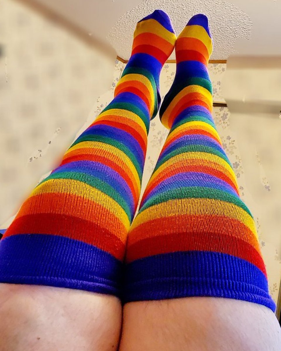Renate_babe1's tweet photo. Wie gaat mij verwennen met geld dan kan ik lekker shoppen morgen 
Deze sokken zijn te koop 
Dm mij 
#Feetpics #socksniffer #footworshi̇p #smellysoles #HornyPayPig #SugarBabyTwitter
#geldpiggy #voetenslaaf https://t.co/Y7Nov61CFc