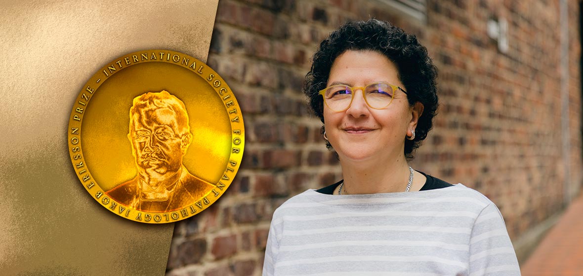 Silvia Restrepo es #OrgulloUniandino👏¡Ganó el premio Jakob Eriksson 2023!

¡Es la primera vez que este premio de la Sociedad Internacional de Patología de Plantas es otorgado a un científico latinoamericano!

<a href="/srestrep/">Silvia Restrepo</a> es también la 2da mujer en recibirlo en 100 años de historia