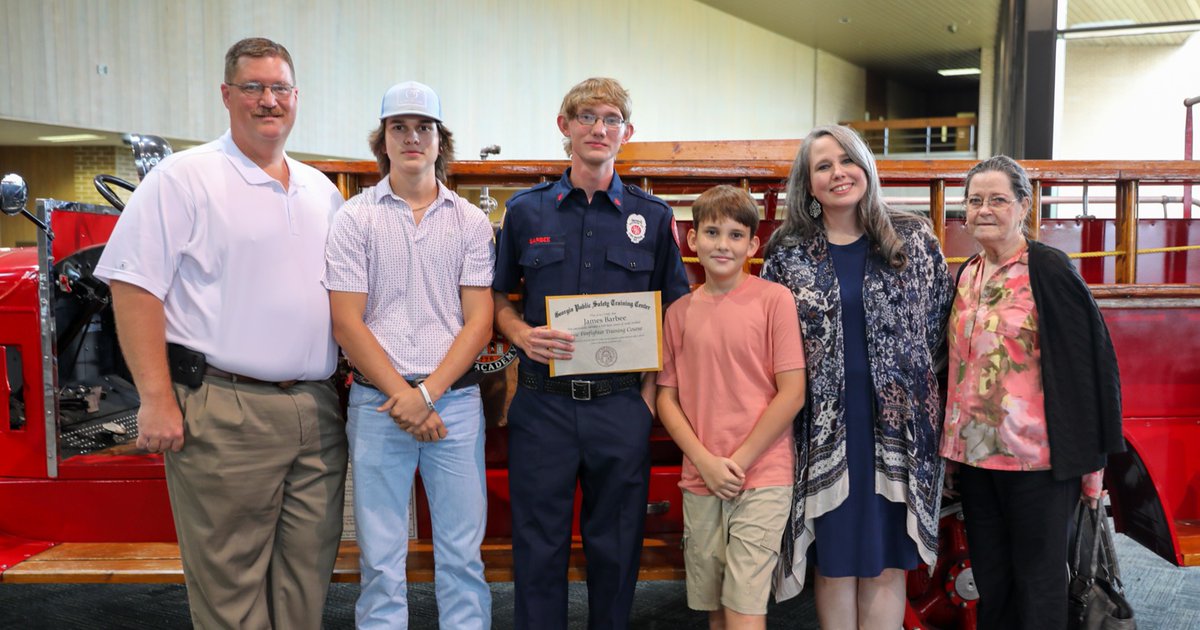 GPSTC's tweet photo. Congratulations to Class 22-4 for graduating from the Basic Firefighter Course today. There were 26 graduates from all over the state of Georgia who walked across that stage.
#georgiafireacademy #firefightertraining #georgiafireacademy #GFAgraduates #GPSTC https://t.co/gPp1WNpdK9
