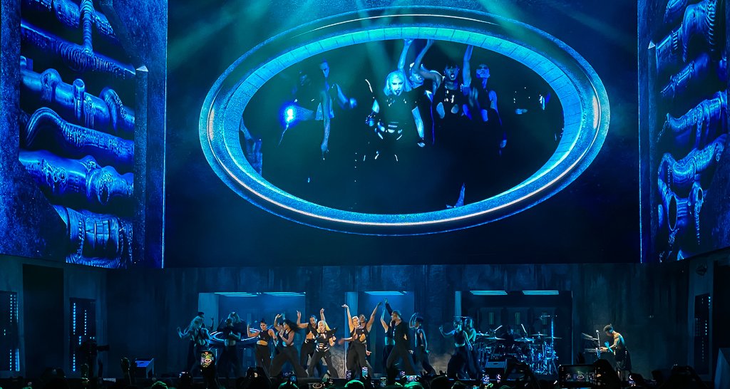 sfmusicscene's tweet photo. Lady Gaga's Ode to San Francisco at Oracle Park - https://t.co/iZ43CoxyvR #sfmusicscene #musicinsf #sfmusic #bayareamusic https://t.co/skdxX4Jzsh