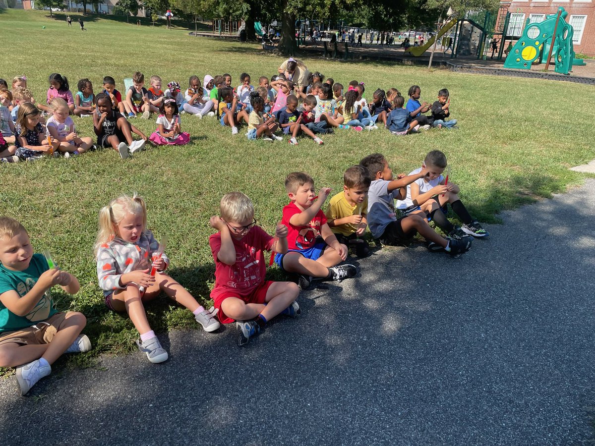 ElementaryMount's tweet photo. Kindergarten completing Time to Climb using @nearpod to learn all about the @BSDk12 Code of Conduct!  #weareMPE #powerofone #weareresponsible #wearerespectful #wearesafe 🐲💚🐉 https://t.co/Y1lPyejB4z