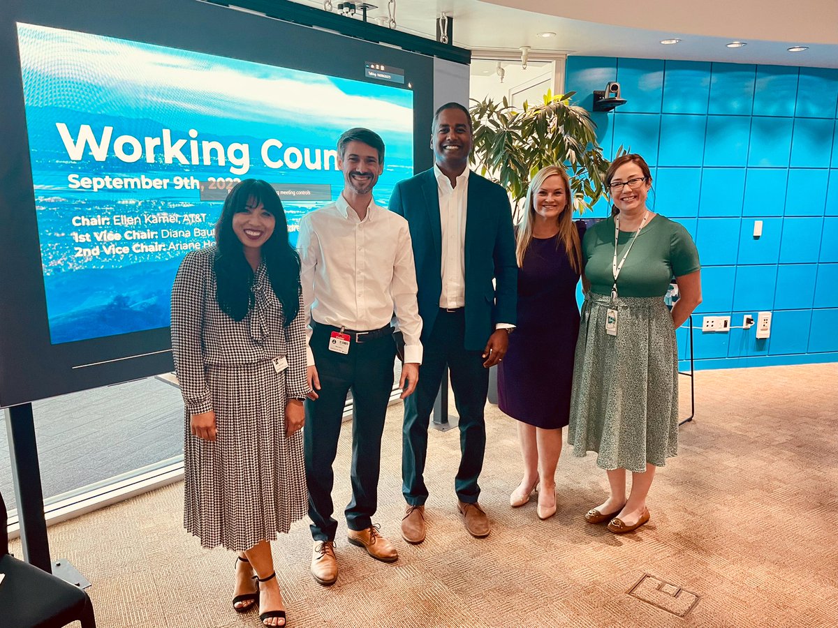 mtnviewellen's tweet photo. Thank you @MattMahanSJ @chavezformayor for joining @SVLeadershipGrp Working Council today @PayPal to discuss your visions for #SanJose 

Honored to moderate the candidate forum with SVLG CEO @AhmadRThomas in my role as Chair @ATTPolicyCA https://t.co/5rHQwVaalf