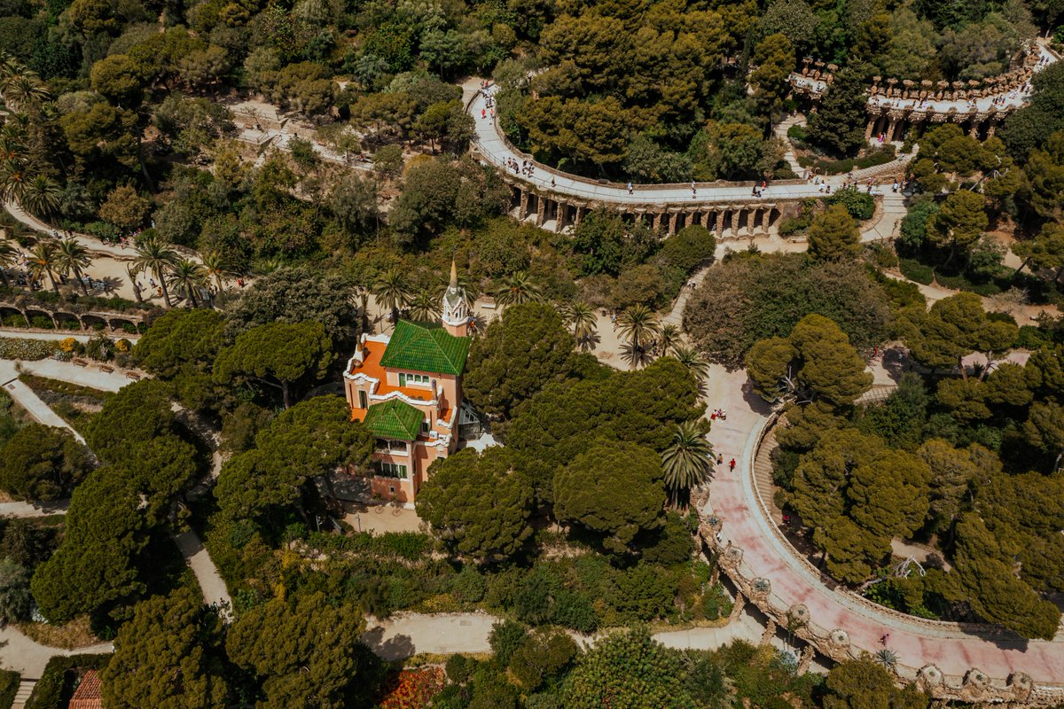 Some of my favorite views I've recently captured from my trip to Barcelona.
#dronephotography #nftphotography #nftartist #photography #barcelona #gaudi #Europe