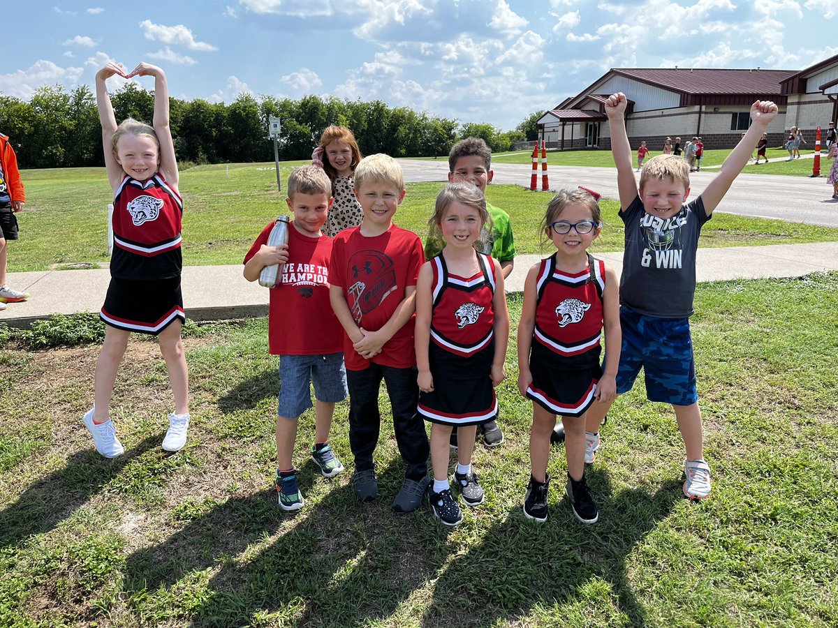 We love Football Friday! 🐾 #TheLeopardWay