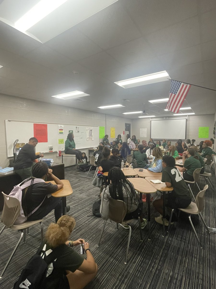 MCHSAthleticDep's tweet photo. MCHS Lady Ram Basketball first Sisterhood Session! Great turnout, great talk! @MCLadyRamsHoops @MCHS_Rams #SisterHood https://t.co/j2mTCljBTz