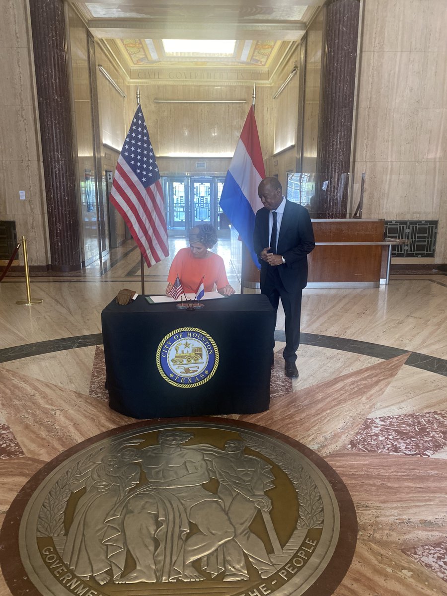 Houston Mayor's Office on Twitter "Her Majesty and Mayor Turner
