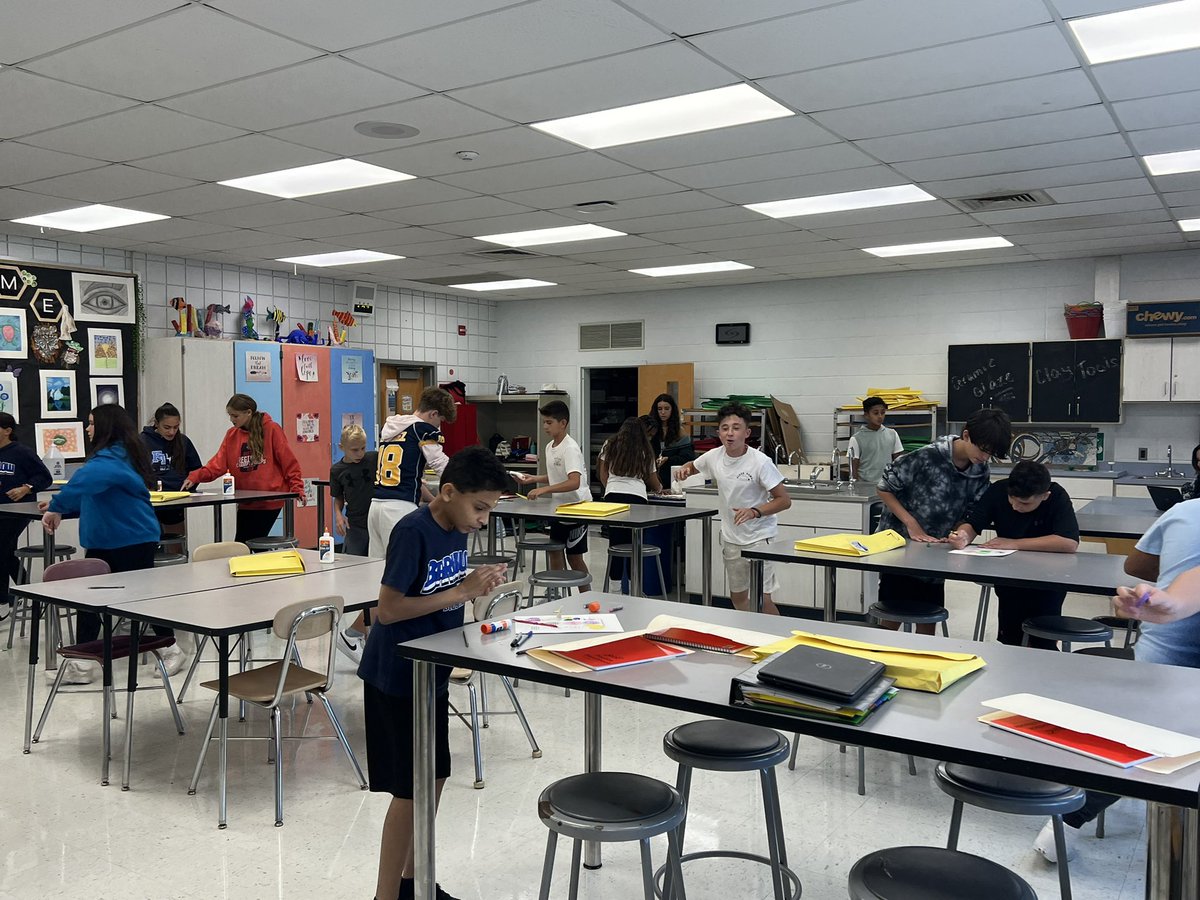 Art_Mrs_Greiner's tweet image. The @CTBarkalow artists got competitive today completing art room scavenger hunts for soar for fours!!! #PBSfun #letssoar #findthematerials @CTB_TSmith @CTB_Rosen