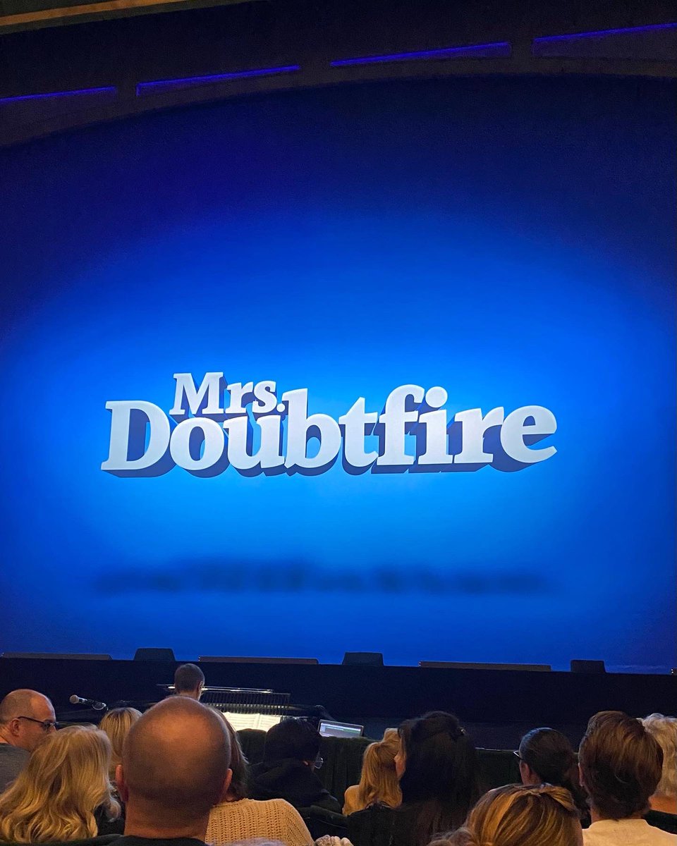 MrJackMcLaren's tweet photo. Yoo-hoo deariesβ¦ Helloooo! A trip to @PalaceAndOpera dears, with my poppets Ian, Rick and Jenna, to see the new nanny in Manchester, Mrs. @DoubtfireUK. @TheGabrielVick, you were absolutely incredible! π΅πΌπ
#MrsDoubtfire #DoubtfireUK #PalaceAndOpera #ThreePoofsAndTheFoof https://t.co/V5f3u99AhR