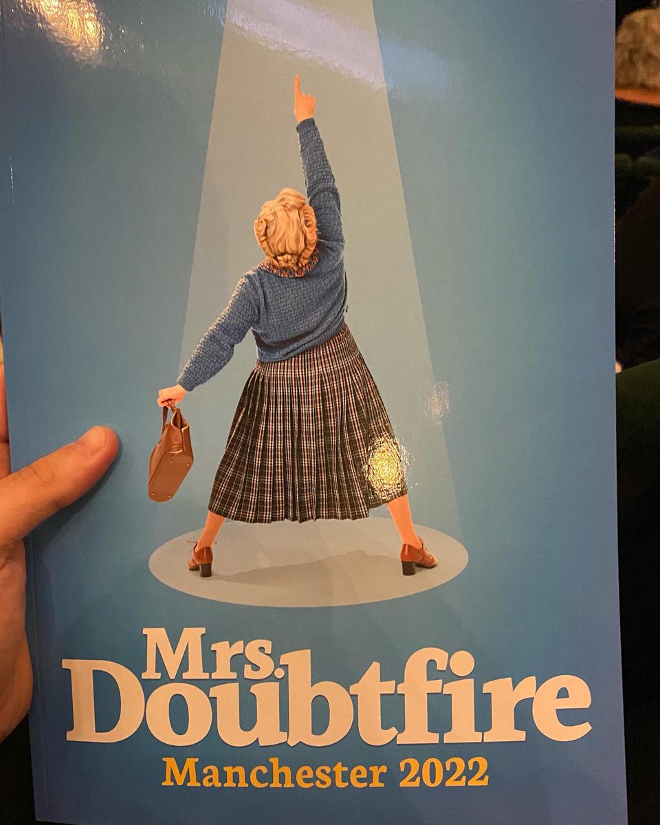 MrJackMcLaren's tweet photo. Yoo-hoo deariesβ¦ Helloooo! A trip to @PalaceAndOpera dears, with my poppets Ian, Rick and Jenna, to see the new nanny in Manchester, Mrs. @DoubtfireUK. @TheGabrielVick, you were absolutely incredible! π΅πΌπ
#MrsDoubtfire #DoubtfireUK #PalaceAndOpera #ThreePoofsAndTheFoof https://t.co/V5f3u99AhR