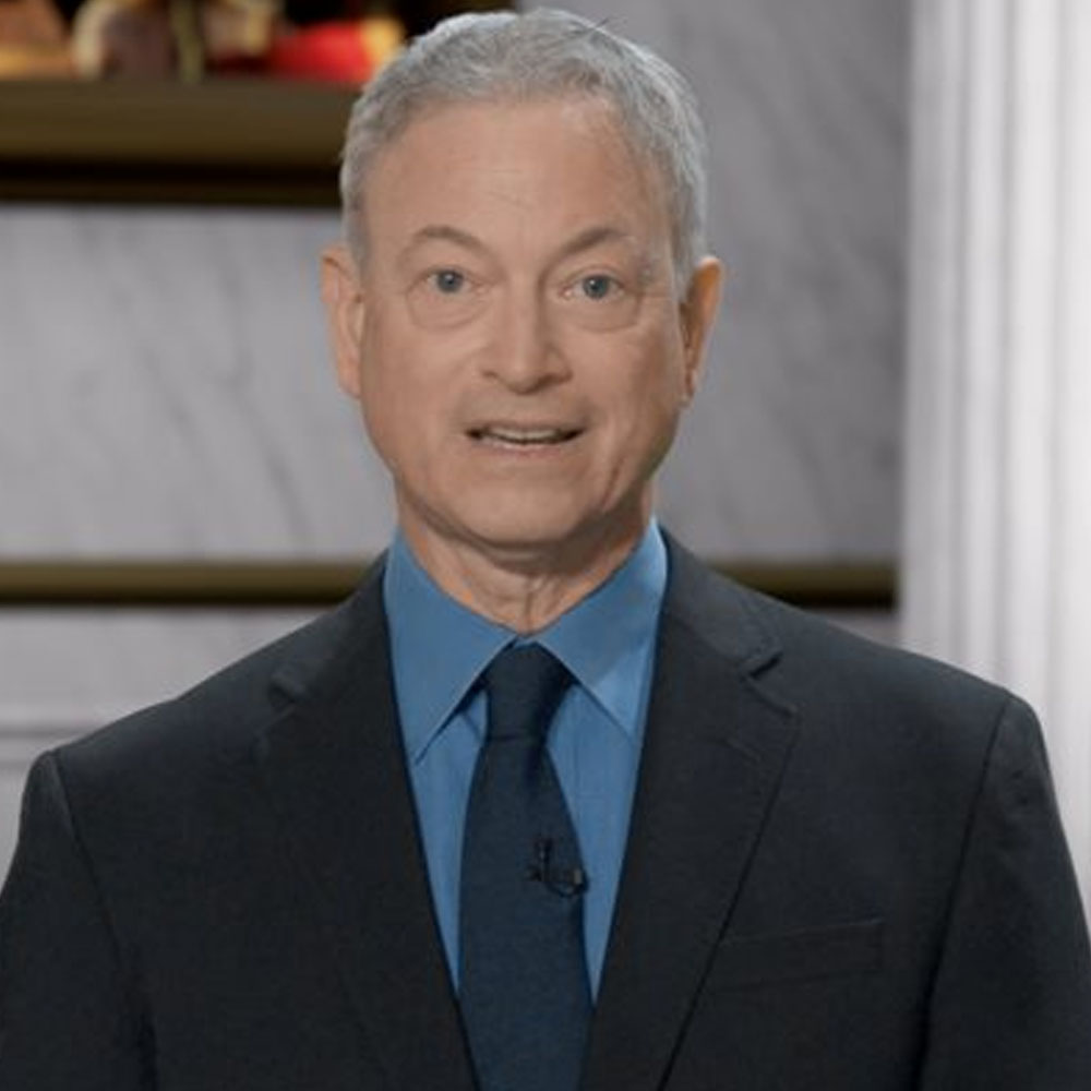 NEWSMAX's tweet photo. Award-winning actor and humanitarian Gary Sinise told Newsmax on Friday that his eponymous foundation will be honoring the memory of fallen 9/11 first responders next week by serving thousands of meals to first responders in New York City. https://t.co/uwFBYdbQAd https://t.co/GQ0VbCPh6S