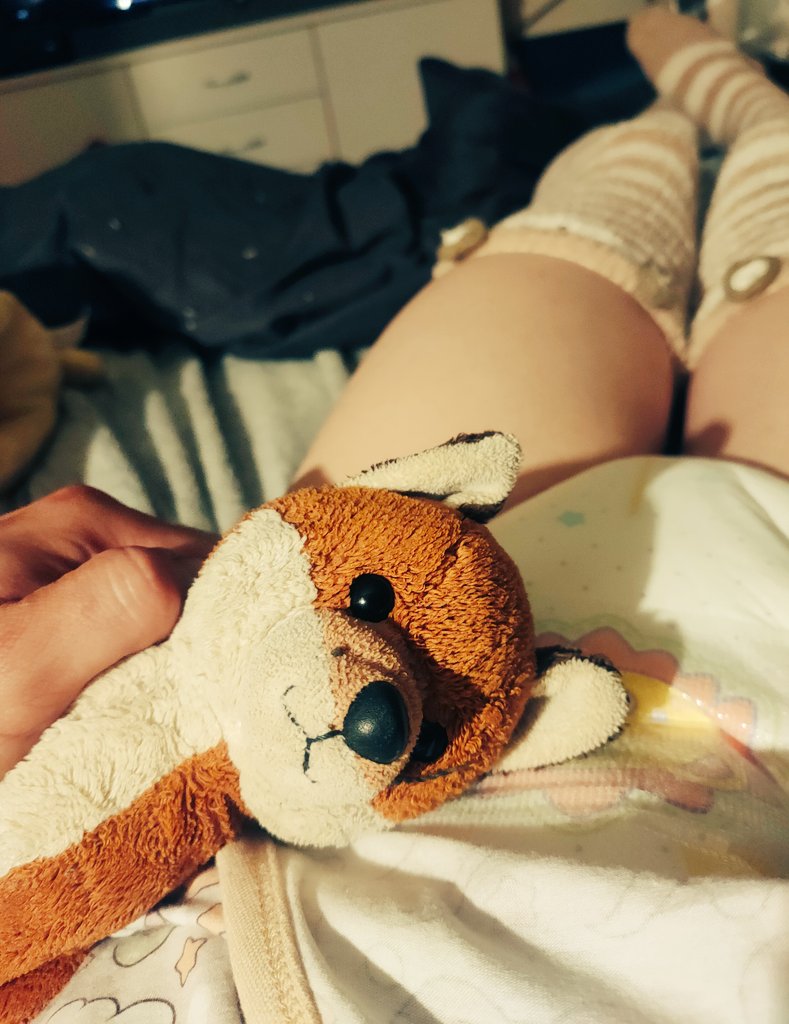 _milkycha_'s tweet photo. I really love my lil fox plushyy <3
So i made it my lil mascot and pfp !

And also ready for the night🌙...nighty nighty ✨
#abdl #abu #littlekings #onesie #diaperboy #little #diapers #baby https://t.co/f5ObsOuytB