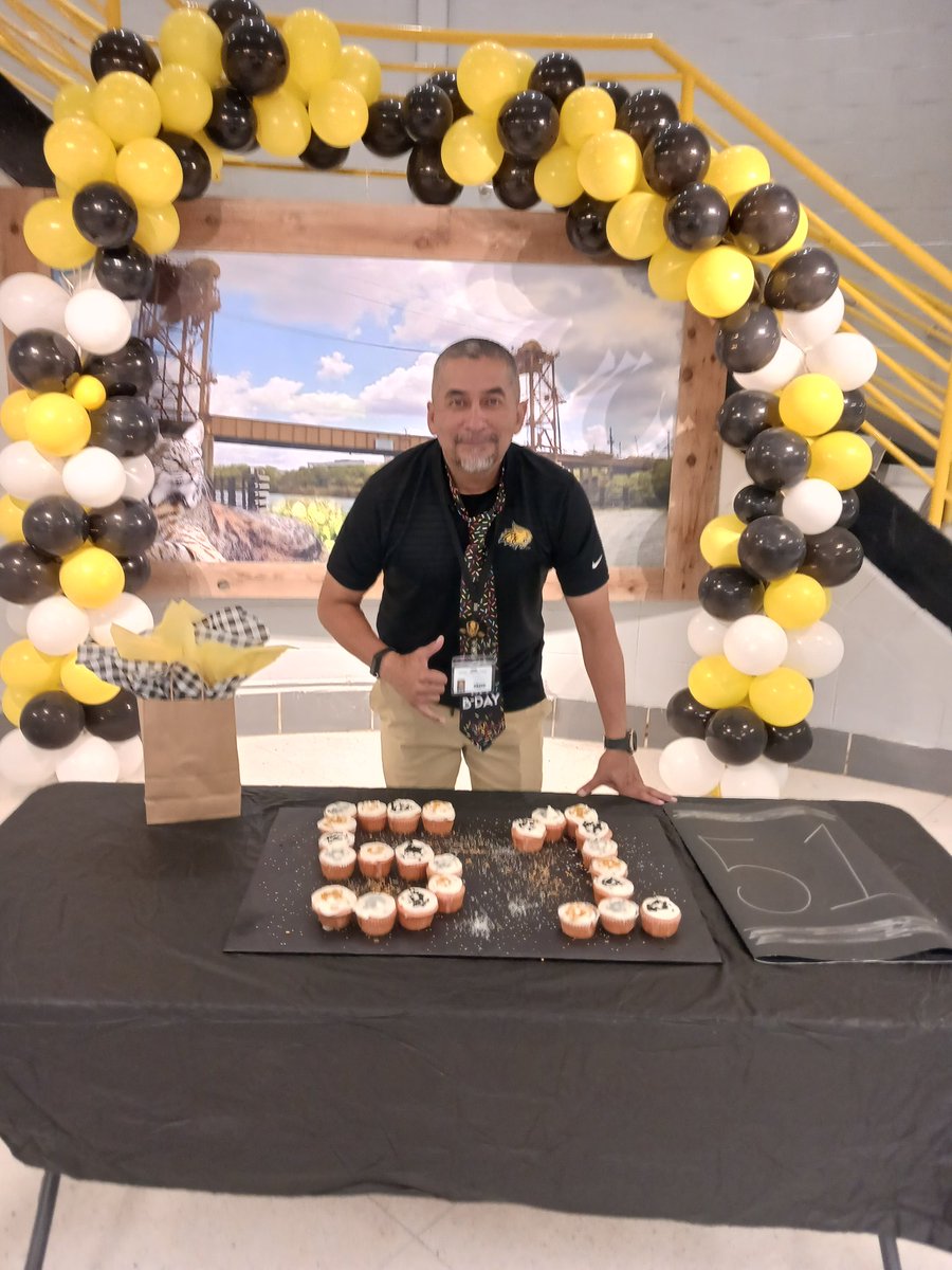 RHHS_Champs's tweet photo. Wishing Mr. R a very Happy Birthday from RHHS Champs 🎉🎂🎉 https://t.co/1hPrODszrS