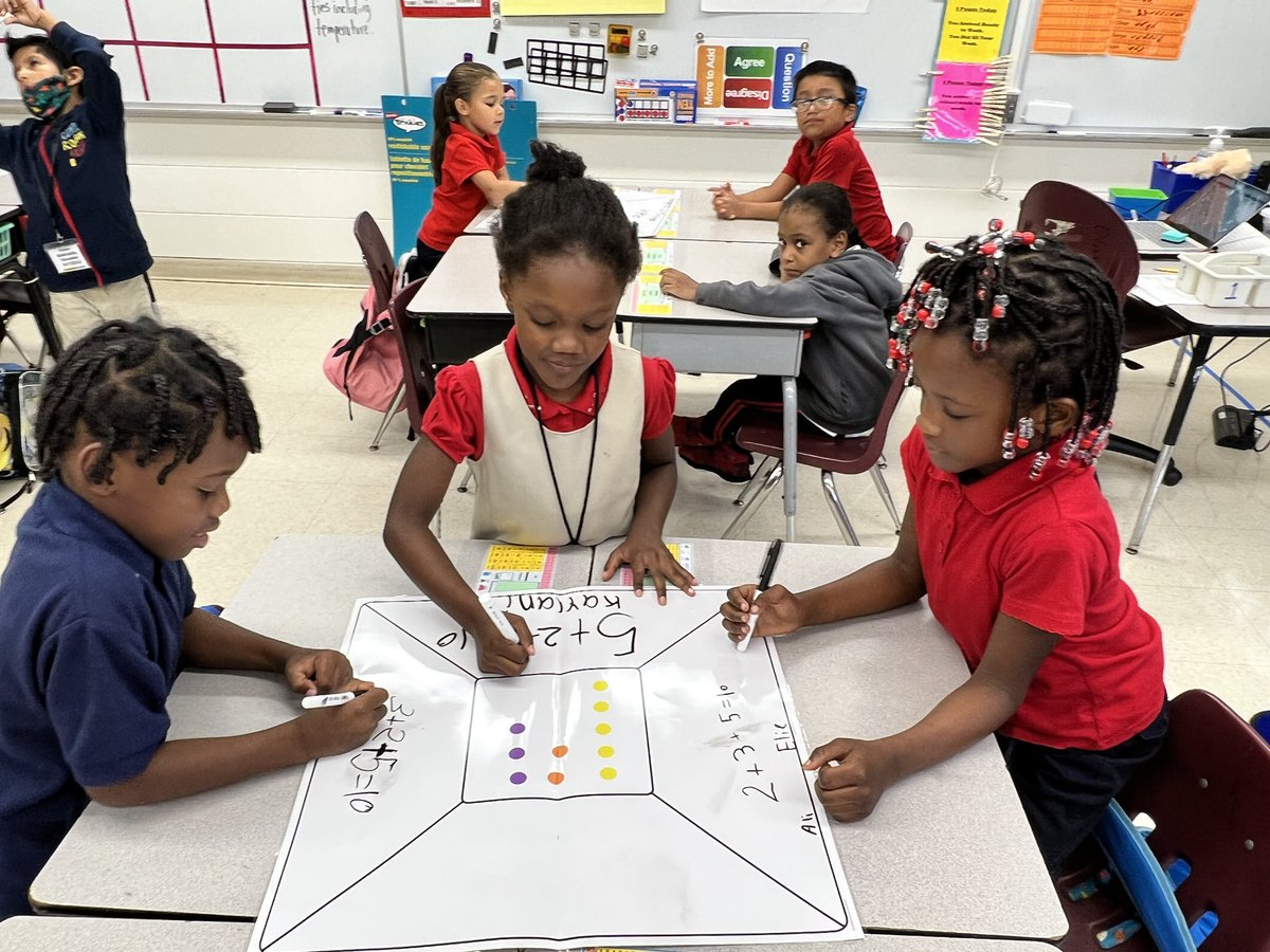 oldladylor's tweet photo. Student teaming is in full swing in   Mrs. Oliveras’ class today!! Awesome job! 🎉@THEShawElem @IE_empower #bettertogether https://t.co/joLjYD5ArA