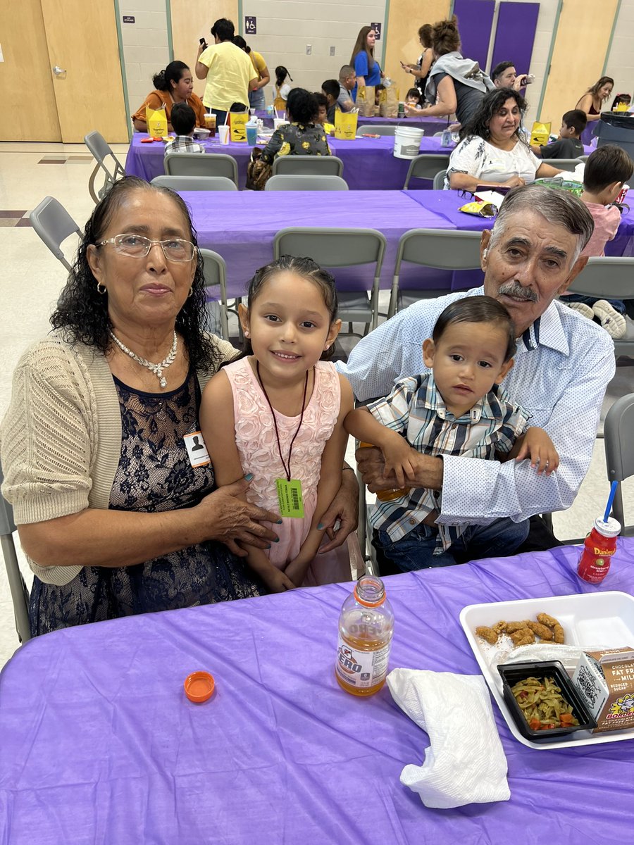 JanaRueter's tweet photo. Ready for FUN 🎉with our grandparents!💜🤗💜@ELGINISD_EE @ElginTxISD https://t.co/cMhoiHW9GI