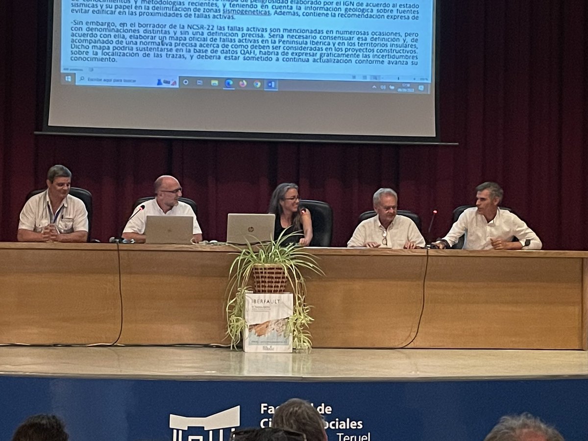 GeolMarSGE's tweet photo. Sesión de clausura de #Iberfault 2022 en #Teruel sobre fallas activas, organizado por @unizar En el 2026 habrá una nueva edición en Granada @CanalUGR allí los geólogos marinos tendrán una nueva oportunidad para reunirse @gemar_ieo @GRCGM @ICMCSIC @geologicasUCM @IGME1849 https://t.co/3wj2fu8xIR