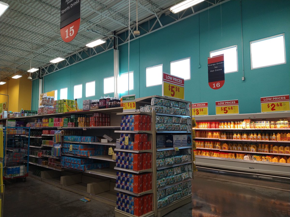 HebQuest's tweet photo. This HEB is very unique, the office area looks like a fancy office area. The natural light really adds to the aesthetic of this place.

Tech Ridge HEB
Austin, TX https://t.co/vVP2yo67KL