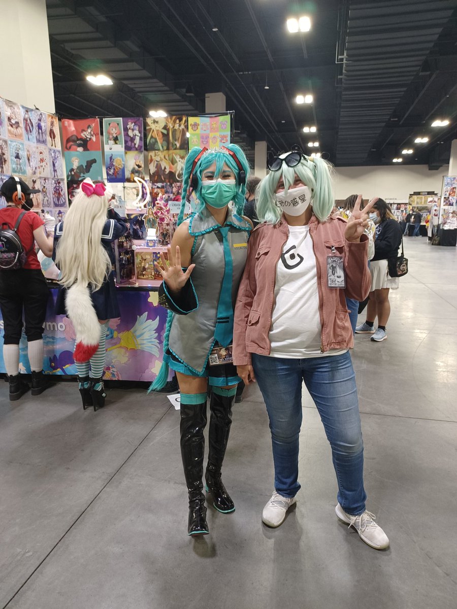 SolaryuuCentral's tweet photo. baby's first cosplay at #NDK2022! went as Sand Planet Miku on Friday and had a blast. If anyone recognizes the other miku cosplayer, let me know! https://t.co/khPCdaqI8T