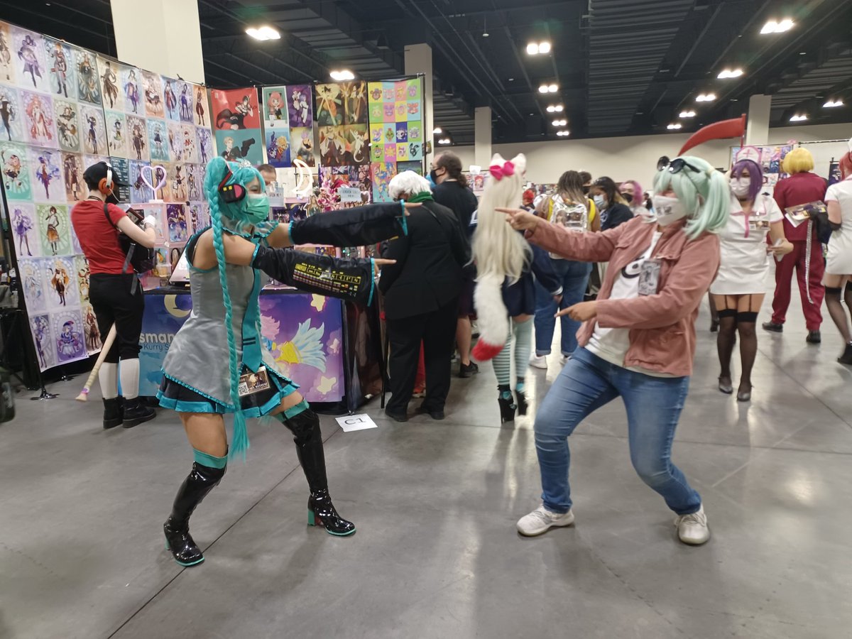 SolaryuuCentral's tweet photo. baby's first cosplay at #NDK2022! went as Sand Planet Miku on Friday and had a blast. If anyone recognizes the other miku cosplayer, let me know! https://t.co/khPCdaqI8T