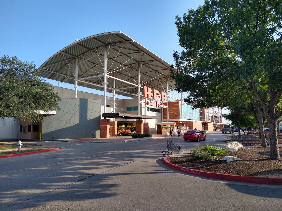 HebQuest's tweet photo. This HEB is very unique, the office area looks like a fancy office area. The natural light really adds to the aesthetic of this place.

Tech Ridge HEB
Austin, TX https://t.co/vVP2yo67KL