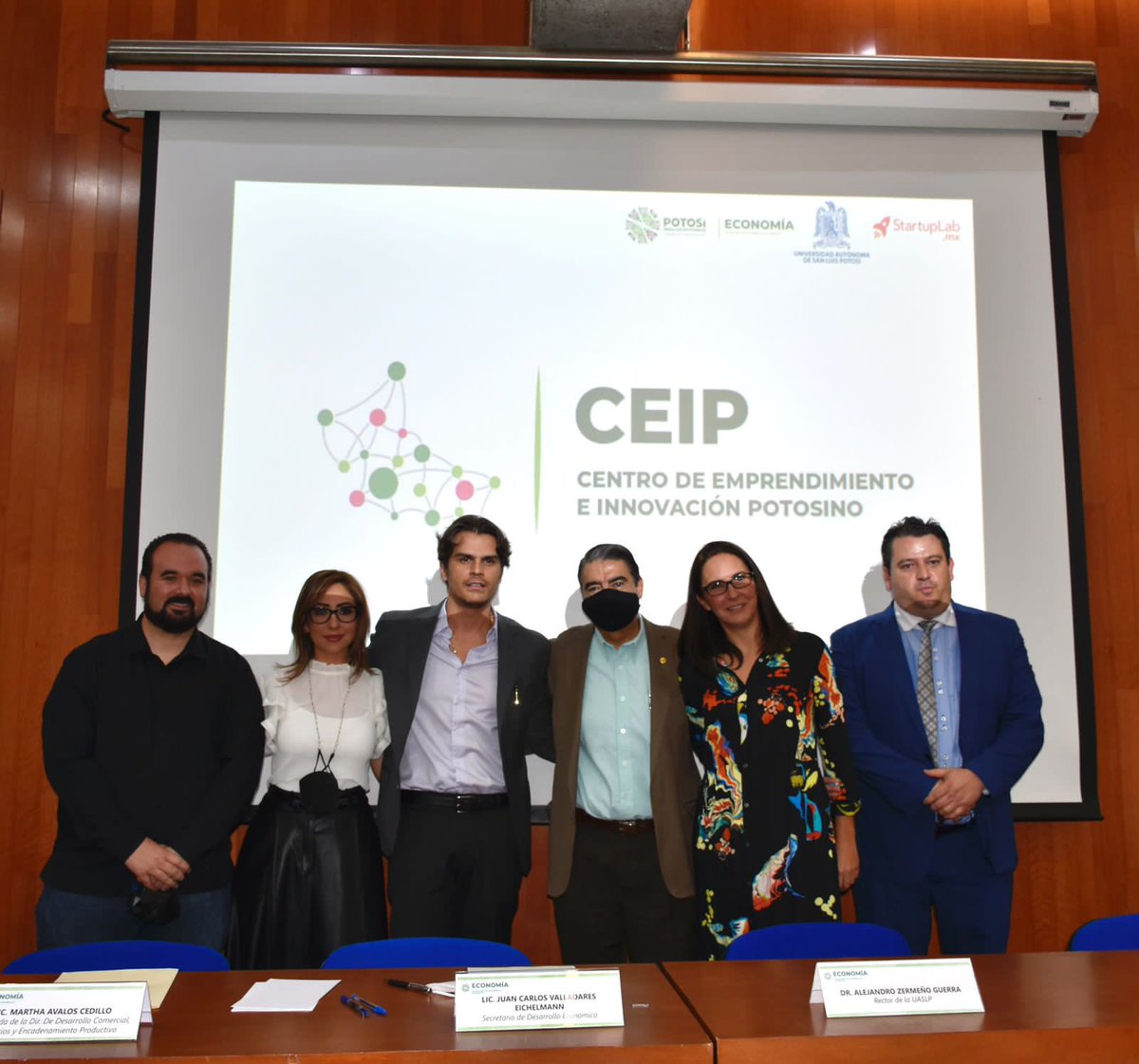 sedecoslp's tweet photo. @jc_valladares y @ZermenoDr ponen en marcha el Centro de Emprendimiento e Innovación Potosino que tendrá presencia en las cuatro regiones del estado para impulsar a los emprendedores y Mipymes Potosinas https://t.co/CJiAO3qEhx https://t.co/HTAV8Ed08S
