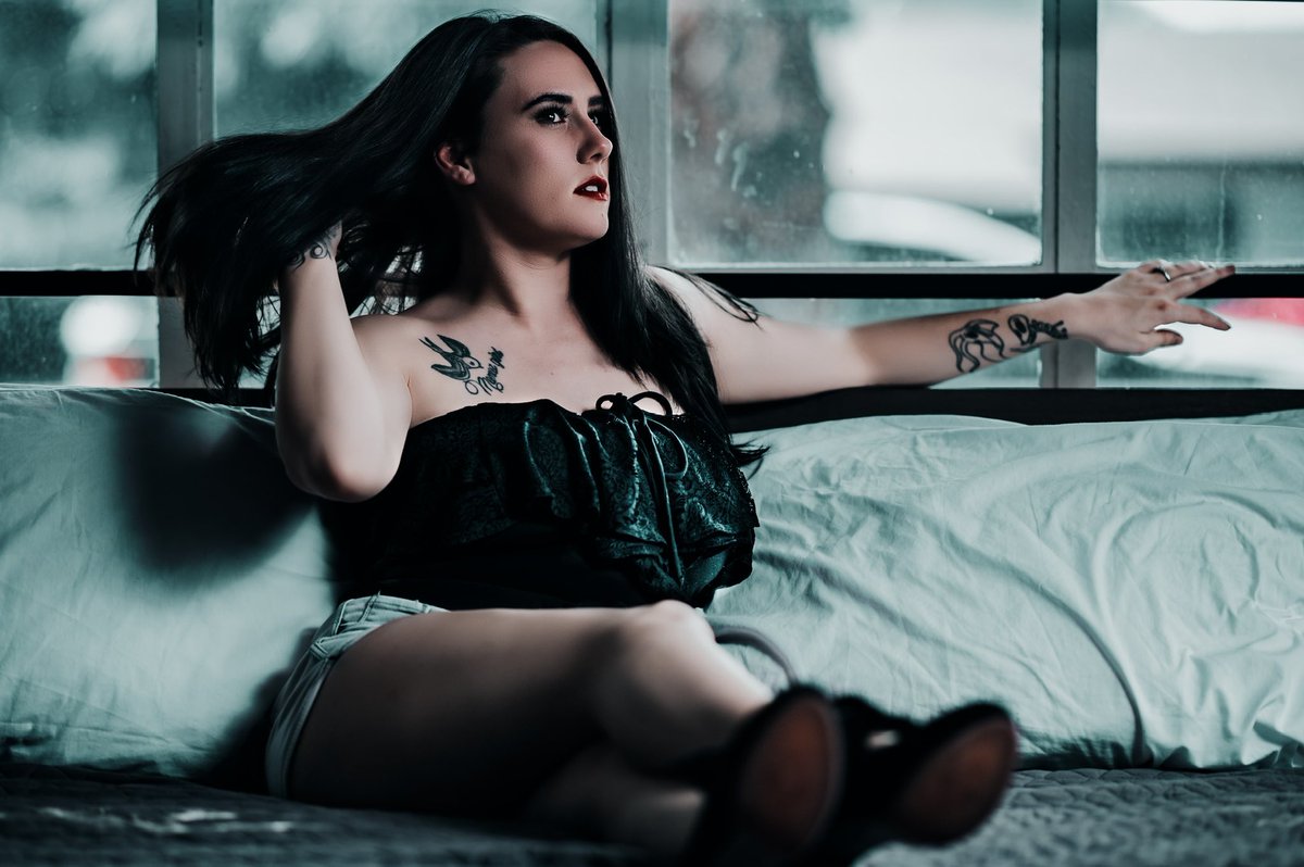 KcSpiczak's tweet photo. #modelingpost #model #arizonamodel #darkness #women #darkhair #fashionstyle #beauty https://t.co/gFgl93ZT6d