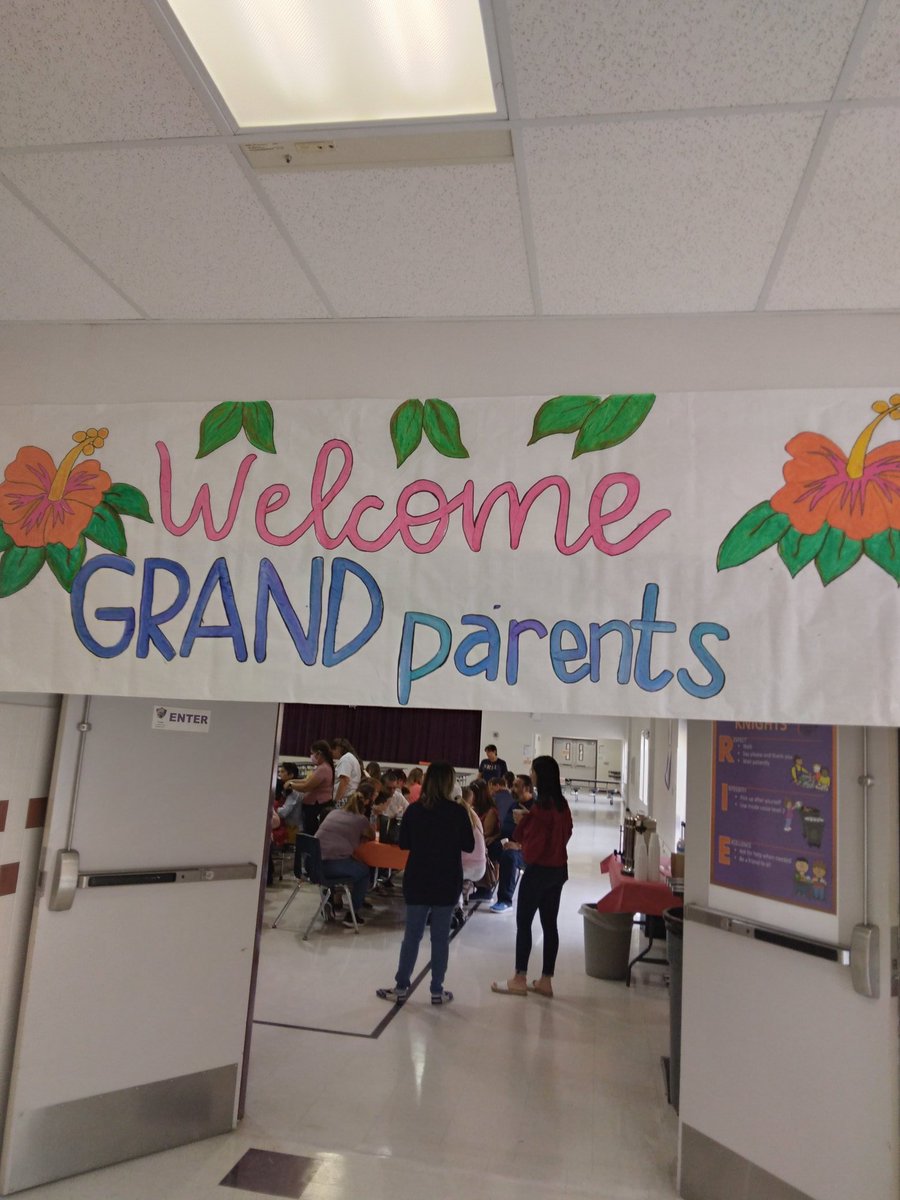 CTaverna_IES's tweet photo. What a fun day! We celebrated Grandparent's Day at the castle. #TeamSISD #ItuarteKnights https://t.co/xRGchIzokQ