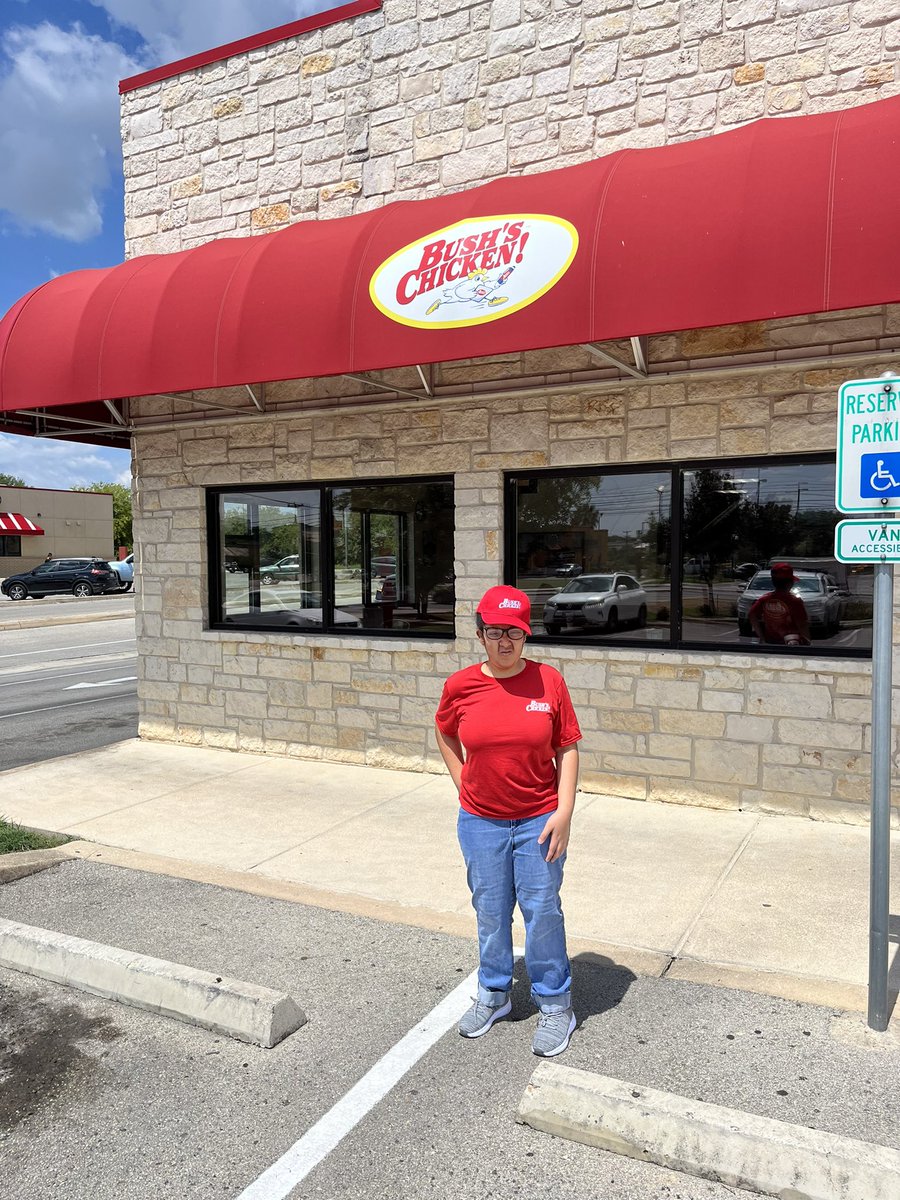 Jbcaldwe's tweet photo. We have something to celebrate in Phase 3 at Reddix! Nyah Acosta got a job at Bush’s Chicken this week and she is doing great! We must acknowledge Pedro and the crew at the Bush’s Chicken over on Potranco for giving Nyah a chance to  shine! #NISD, #Reddix, #@BushsChickenSA1 https://t.co/dDez7DEevr