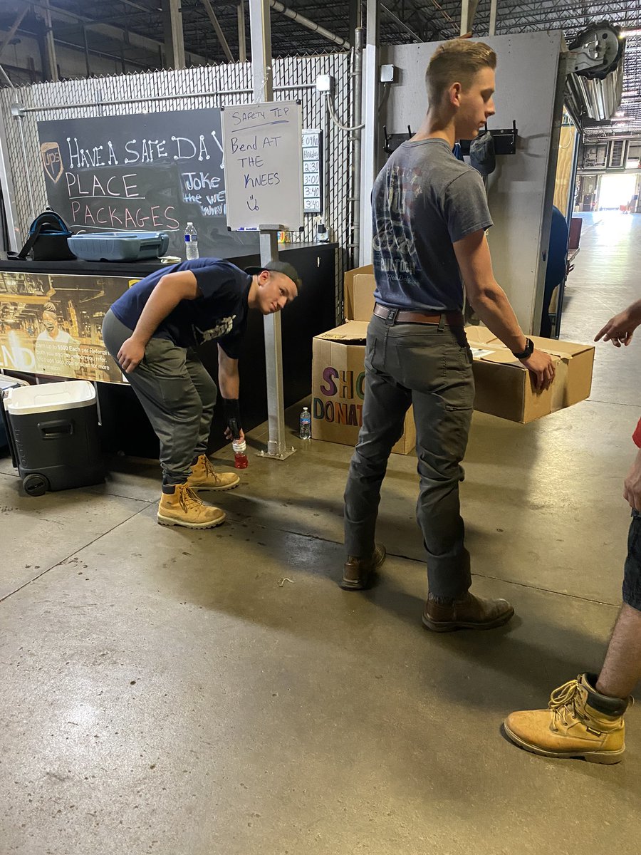 Clarissa8310's tweet photo. Palatine Twilight Safety Activity, CHSP member Yulian and Nicole reviewing and demonstrating the eight keys to lifting and lowering with the workgroup. @ExperienceUPS @CP_UPSers @UPSers https://t.co/8uwFbgCWhr