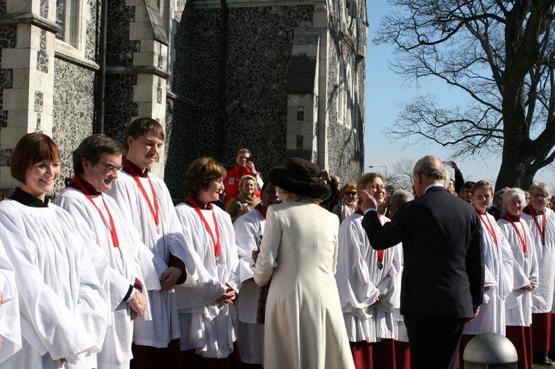 A chat with King Charles III when he visited St. Alban's Church in Copenhagen as Prince of Wales. I sang at the service! He said that the music was lovely, shook hands and planted a tree to celebrate his mum's diamond jubilee. Such a beautiful day it was! I wish him well 👑🌳⛪️👑