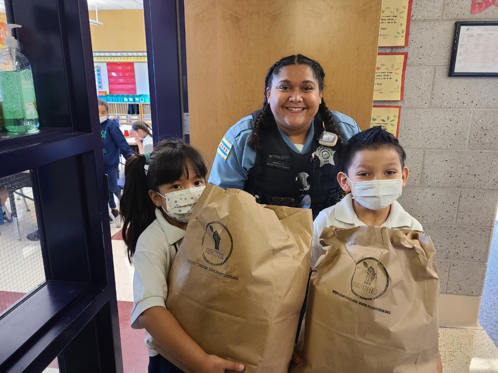 CPD_CST's tweet photo. This afternoon officers from the Citywide Community Safety Team distributed pantry bags containing nonperishable food items donated by @Fight2Feed to students at Calmeca Academy. https://t.co/2XSiNruM12