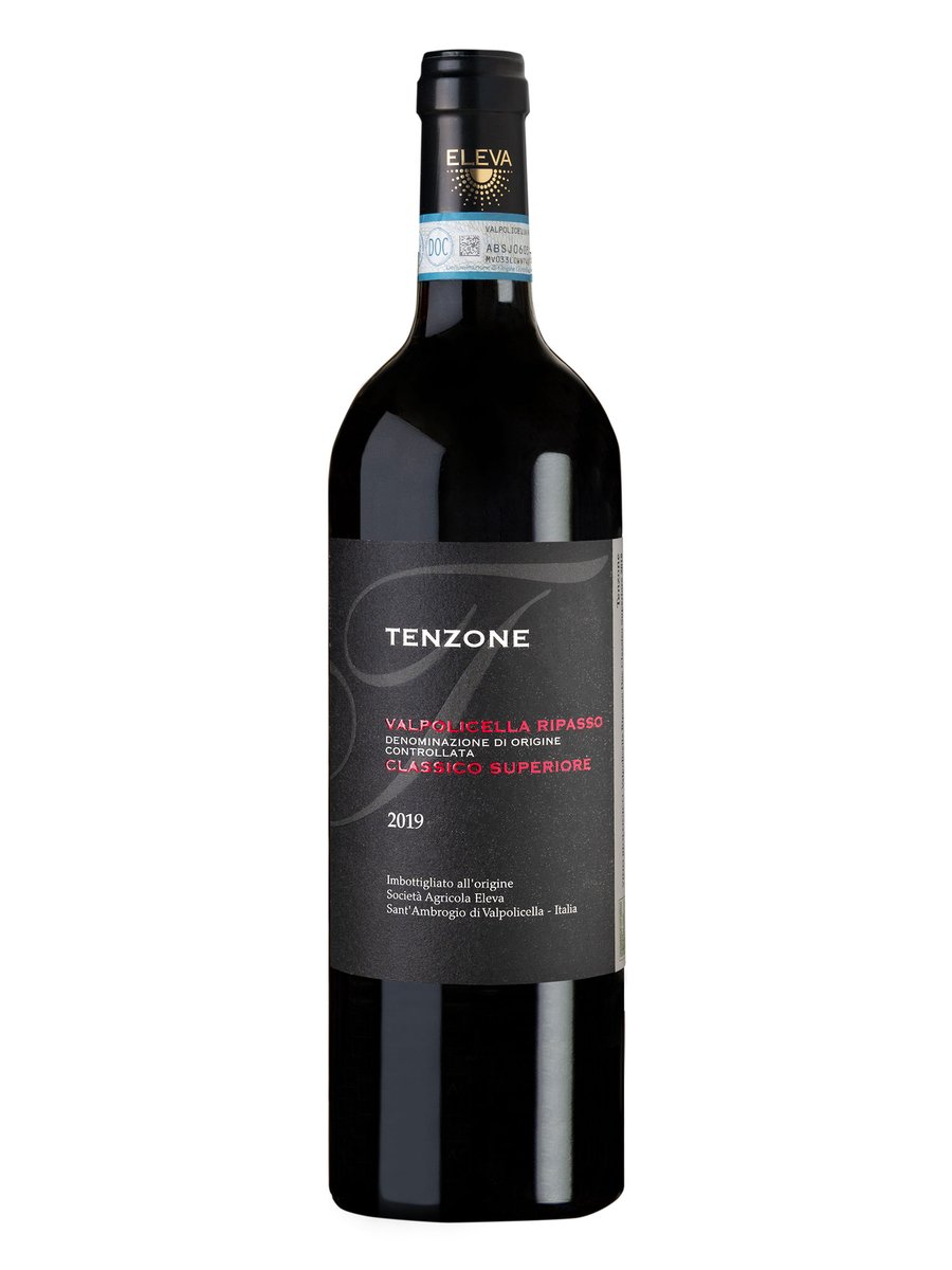 WineNewsIt's tweet photo. A #cena anche il #Valpolicella Ripasso #Tenzone 2019 di #Eleva, che profuma di ciliegia sotto spirito, erbe di campo e spezie. In bocca, non manca il calore, ma neppure l’energia, a contrastare una trama tannica morbida e dolce, https://t.co/7gKq26cceb https://t.co/MZBwG9g6vr