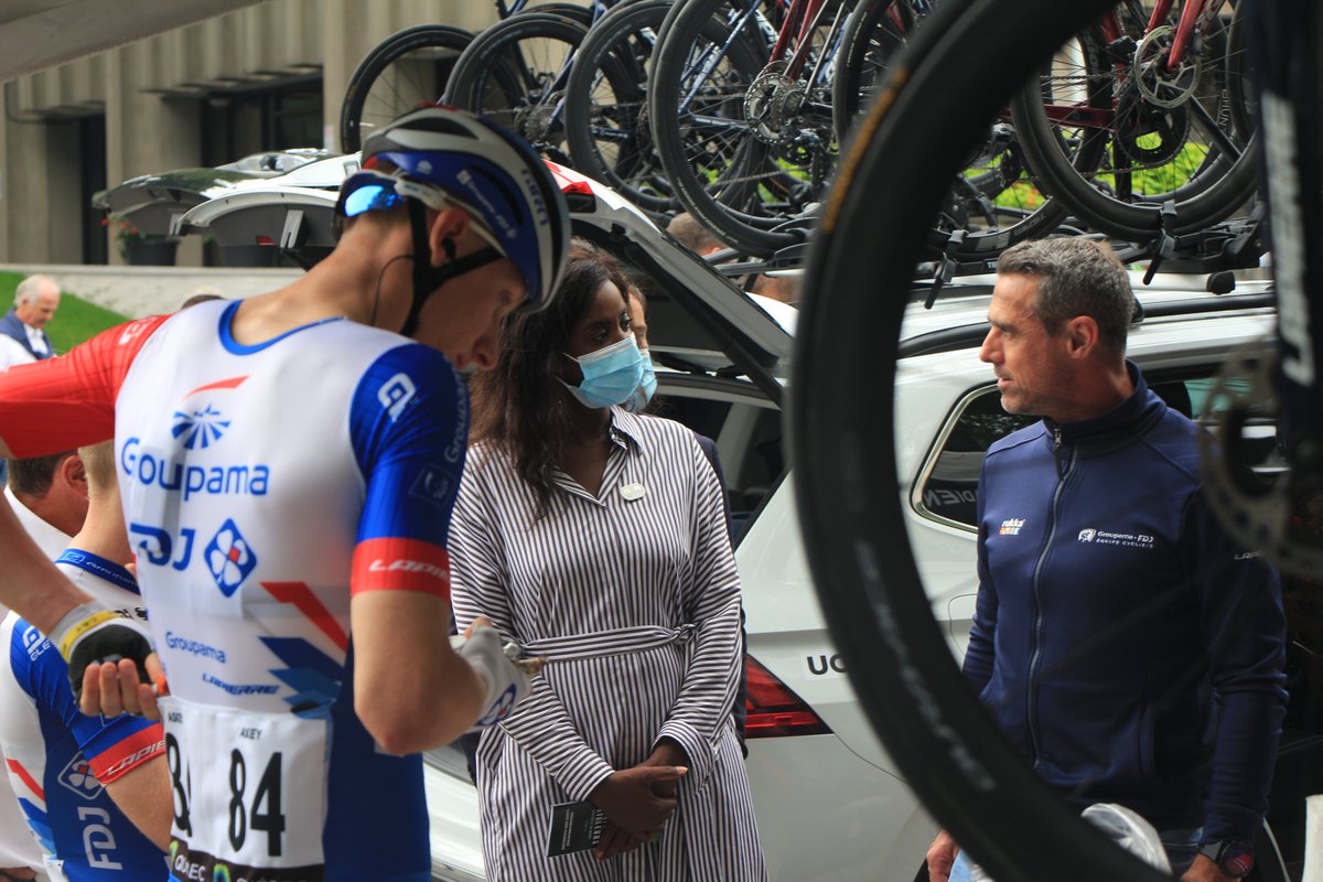 FranceQC's tweet photo. La Consule générale adjointe Cécile Ondoa Abeng &amp; @Guillaume_Cty ont encouragé les équipes🇫🇷 au @GPCQM @AG2RCITROENTEAM @TeamTotalEnrg  @GroupamaFDJ @TeamCOFIDIS @Arkea_Samsic
Une belle présence 🇫🇷 à #Québec pour ce superbe évènement qui rassemble l’élite mondiale du #cyclisme!🚴‍♂️ https://t.co/8N4p6Dy0LJ