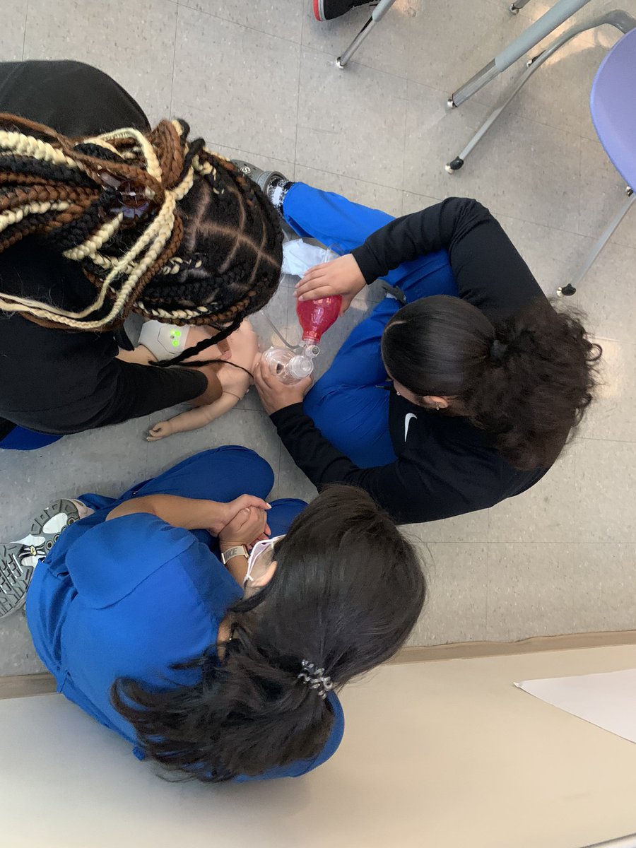 MLeedsRN's tweet photo. Infant BLS! #futurehealthcareprpvoders https://t.co/2bXWn5lj3h